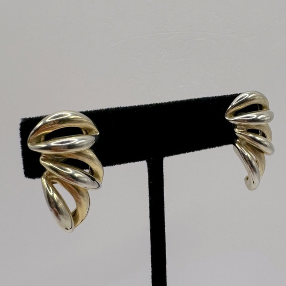 VINTAGE Gold-Tone Stationary Link Earrings - Picture 2 of 11